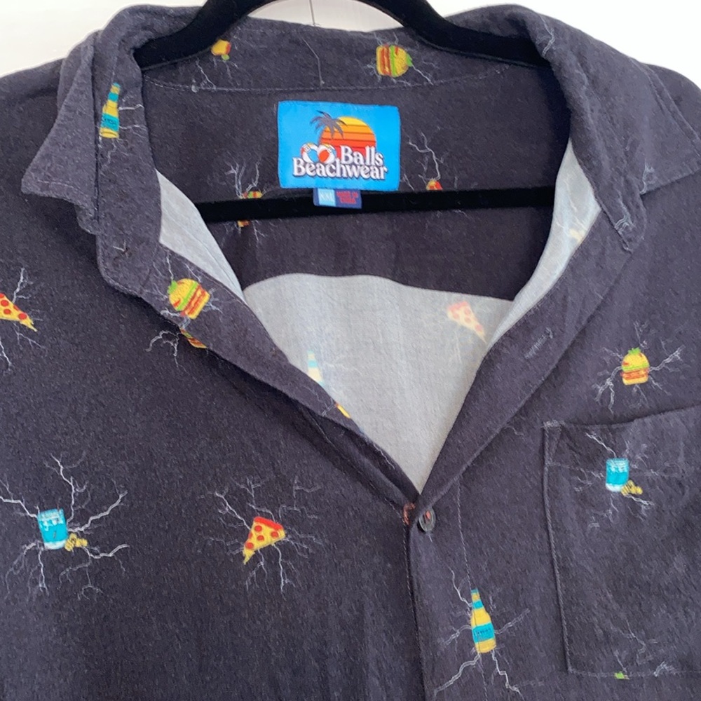 Men’s causal button down - Picture 2 of 3